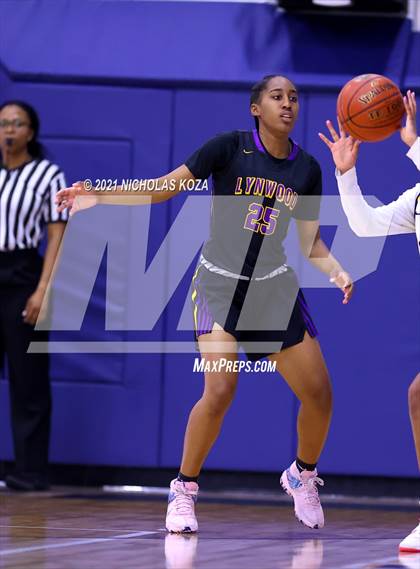 Thumbnail 2 in Lynwood vs. Warren photogallery.