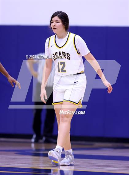 Thumbnail 2 in Lynwood vs. Warren photogallery.