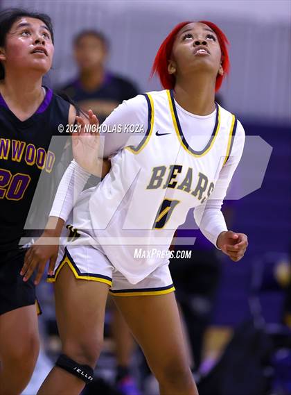 Thumbnail 3 in Lynwood vs. Warren photogallery.