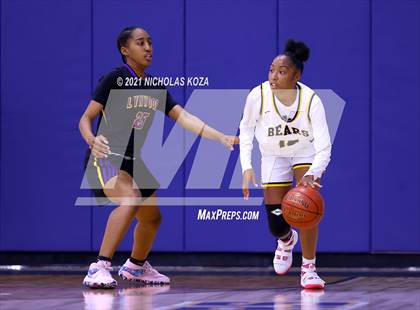 Thumbnail 2 in Lynwood vs. Warren photogallery.