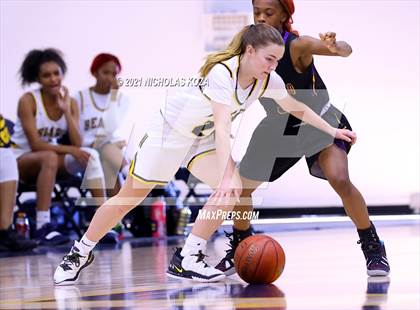 Thumbnail 2 in Lynwood vs. Warren photogallery.