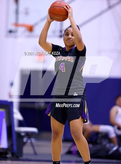 Thumbnail 2 in Lynwood vs. Warren photogallery.