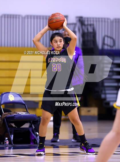 Thumbnail 3 in Lynwood vs. Warren photogallery.