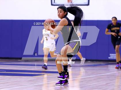 Thumbnail 2 in Lynwood vs. Warren photogallery.