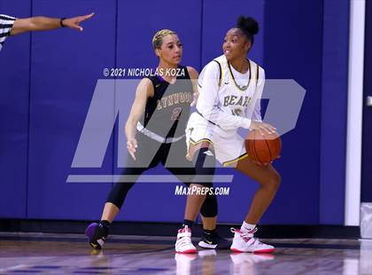 Thumbnail 1 in Lynwood vs. Warren photogallery.