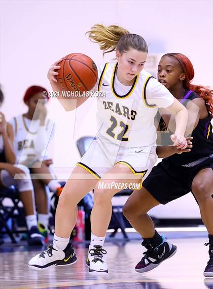 Thumbnail 3 in Lynwood vs. Warren photogallery.