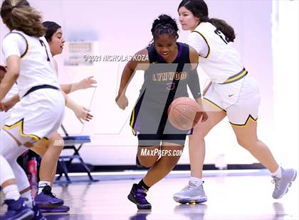 Thumbnail 1 in Lynwood vs. Warren photogallery.