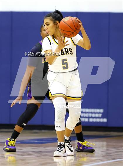 Thumbnail 2 in Lynwood vs. Warren photogallery.