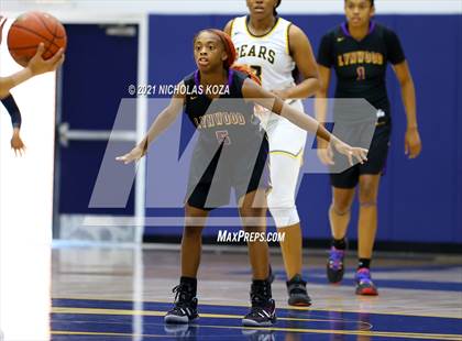 Thumbnail 2 in Lynwood vs. Warren photogallery.