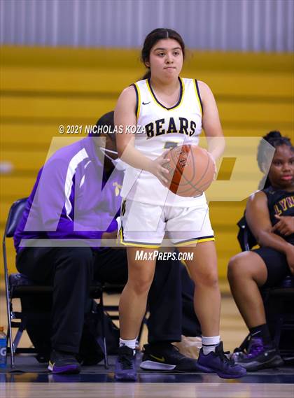 Thumbnail 3 in Lynwood vs. Warren photogallery.