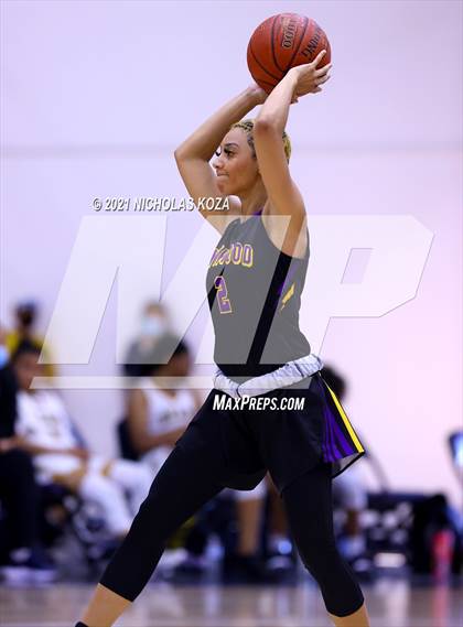 Thumbnail 1 in Lynwood vs. Warren photogallery.