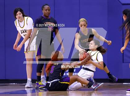 Thumbnail 1 in Lynwood vs. Warren photogallery.
