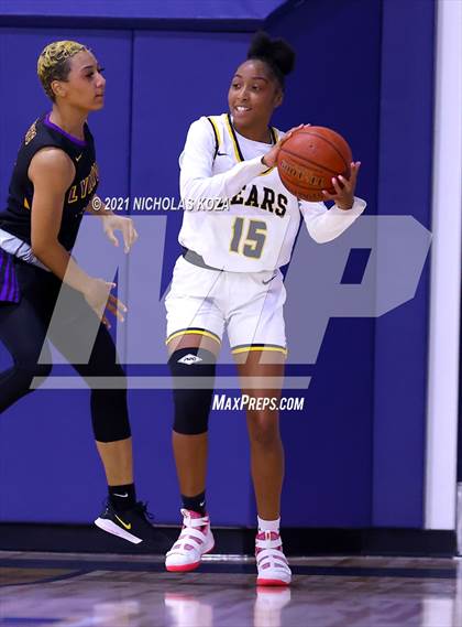 Thumbnail 3 in Lynwood vs. Warren photogallery.