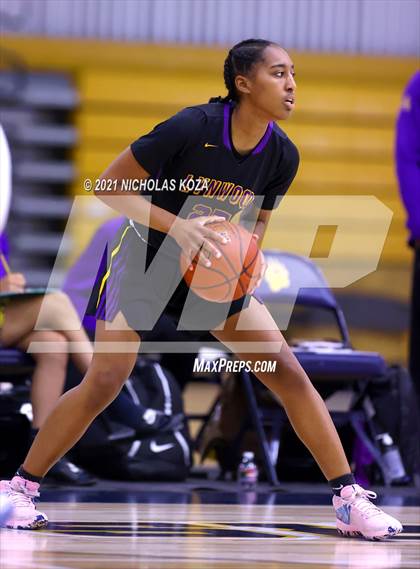Thumbnail 3 in Lynwood vs. Warren photogallery.