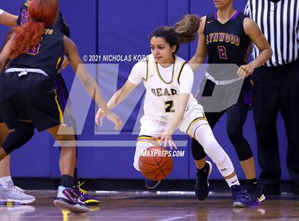 Thumbnail 3 in Lynwood vs. Warren photogallery.