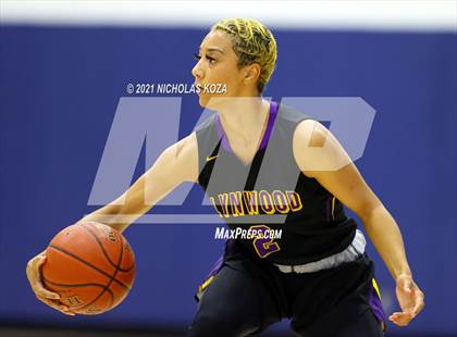 Thumbnail 3 in Lynwood vs. Warren photogallery.