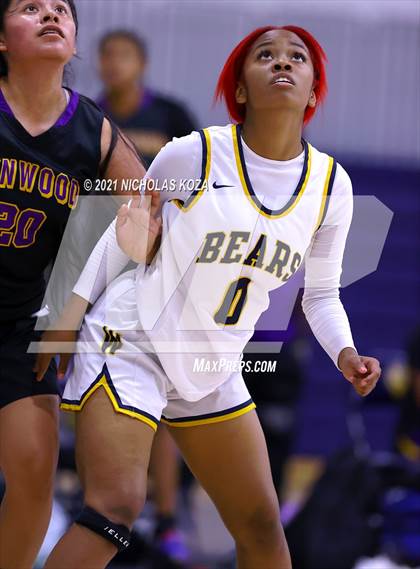 Thumbnail 2 in Lynwood vs. Warren photogallery.