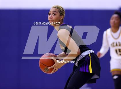 Thumbnail 3 in Lynwood vs. Warren photogallery.