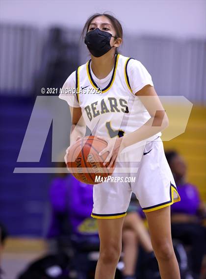 Thumbnail 2 in Lynwood vs. Warren photogallery.