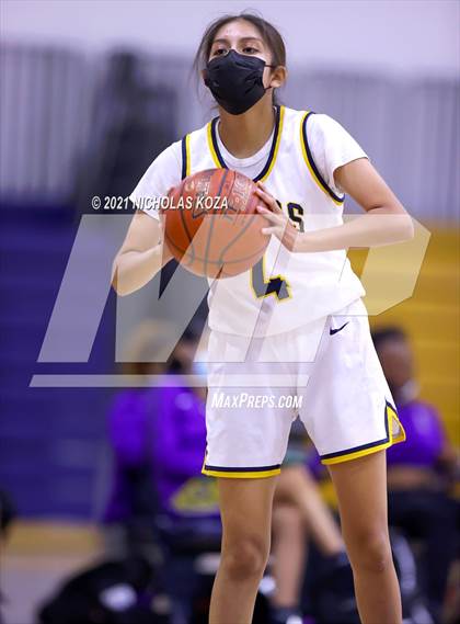 Thumbnail 3 in Lynwood vs. Warren photogallery.