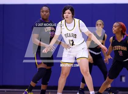 Thumbnail 2 in Lynwood vs. Warren photogallery.
