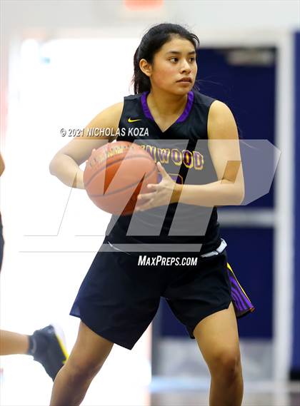 Thumbnail 3 in Lynwood vs. Warren photogallery.
