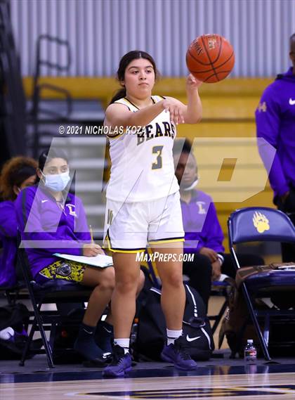 Thumbnail 3 in Lynwood vs. Warren photogallery.