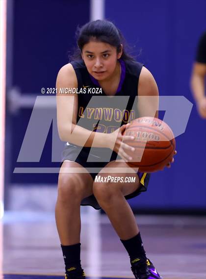 Thumbnail 2 in Lynwood vs. Warren photogallery.