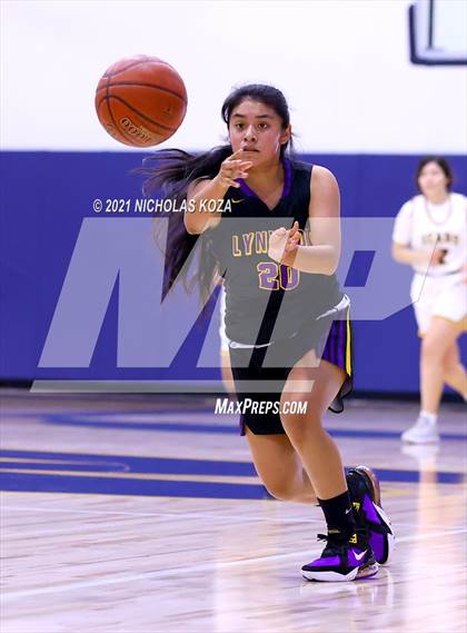 Thumbnail 2 in Lynwood vs. Warren photogallery.