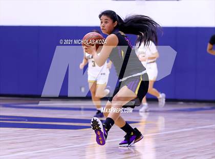 Thumbnail 3 in Lynwood vs. Warren photogallery.