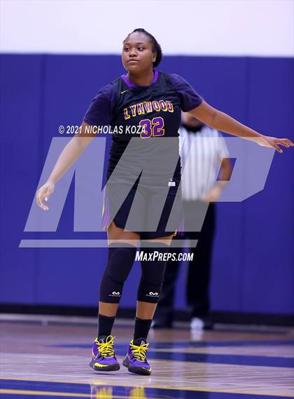 Thumbnail 3 in Lynwood vs. Warren photogallery.