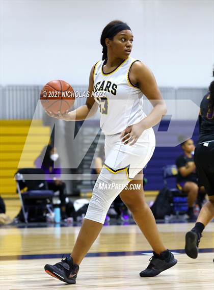 Thumbnail 3 in Lynwood vs. Warren photogallery.