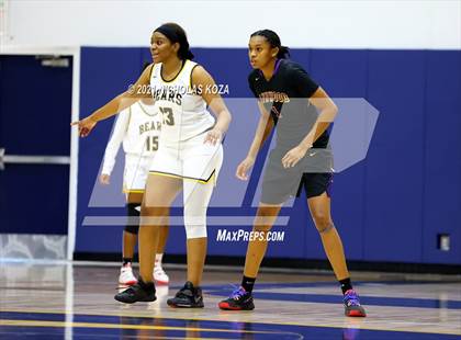 Thumbnail 1 in Lynwood vs. Warren photogallery.