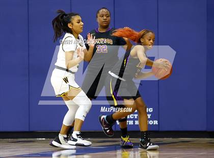 Thumbnail 3 in Lynwood vs. Warren photogallery.