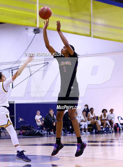 Thumbnail 3 in Lynwood vs. Warren photogallery.
