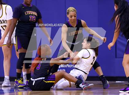Thumbnail 2 in Lynwood vs. Warren photogallery.