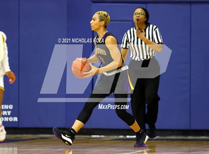 Thumbnail 2 in Lynwood vs. Warren photogallery.