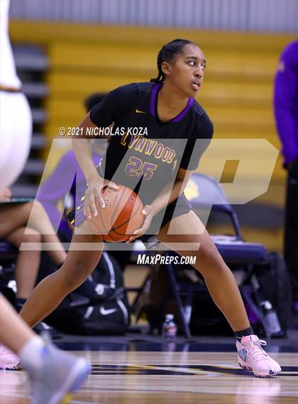 Thumbnail 2 in Lynwood vs. Warren photogallery.