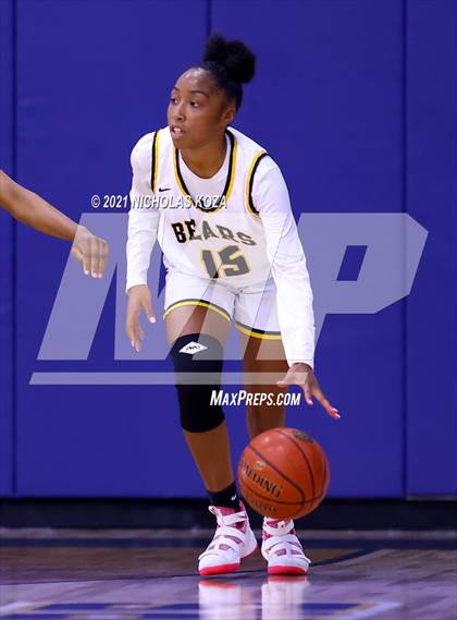Thumbnail 3 in Lynwood vs. Warren photogallery.