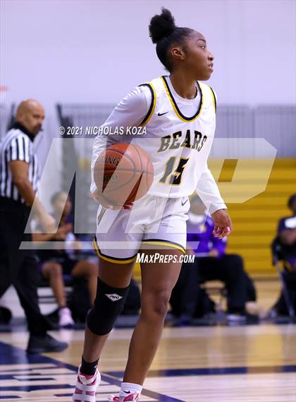 Thumbnail 3 in Lynwood vs. Warren photogallery.