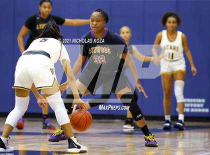 Thumbnail 3 in Lynwood vs. Warren photogallery.