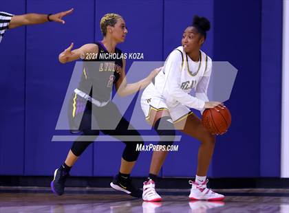 Thumbnail 3 in Lynwood vs. Warren photogallery.