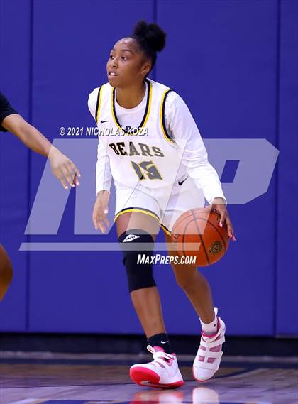 Thumbnail 1 in Lynwood vs. Warren photogallery.