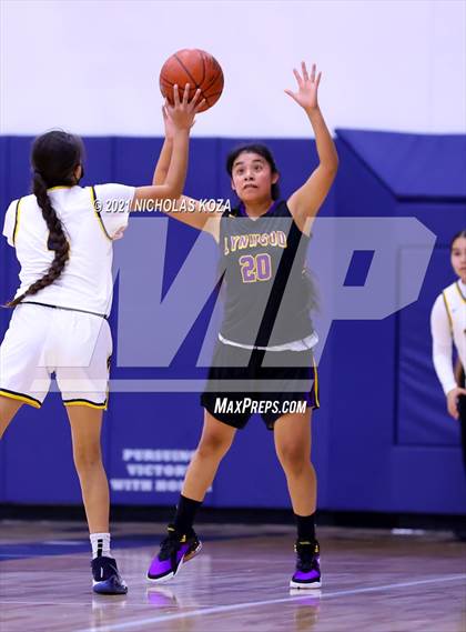 Thumbnail 1 in Lynwood vs. Warren photogallery.