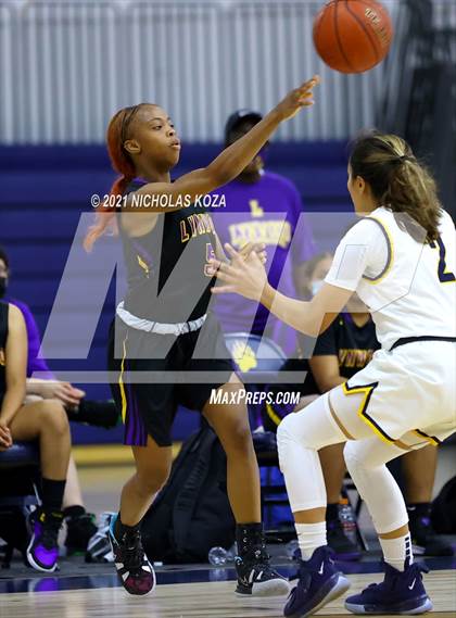 Thumbnail 2 in Lynwood vs. Warren photogallery.