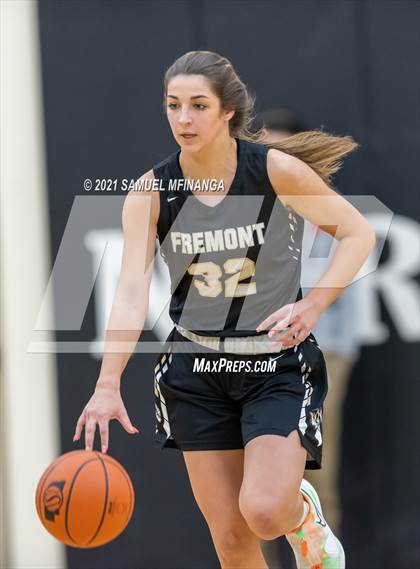 Thumbnail 1 in Fremont vs. Pius X photogallery.