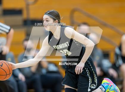 Thumbnail 3 in Fremont vs. Pius X photogallery.