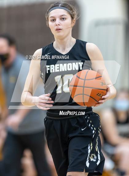 Thumbnail 2 in Fremont vs. Pius X photogallery.