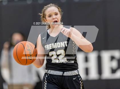 Thumbnail 2 in Fremont vs. Pius X photogallery.