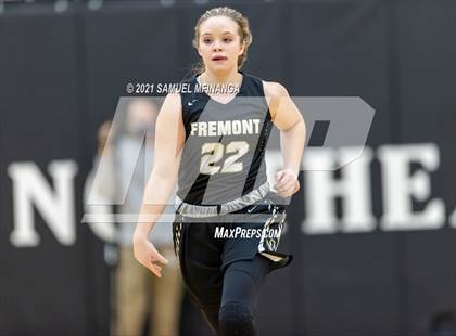 Thumbnail 1 in Fremont vs. Pius X photogallery.